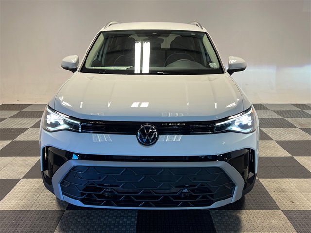 New 2026 Volkswagen Taos SE image 2
