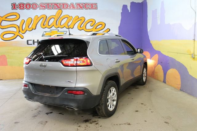Used 2017 Jeep Cherokee Latitude w/ Cold Weather Group AWD/4WD image 8