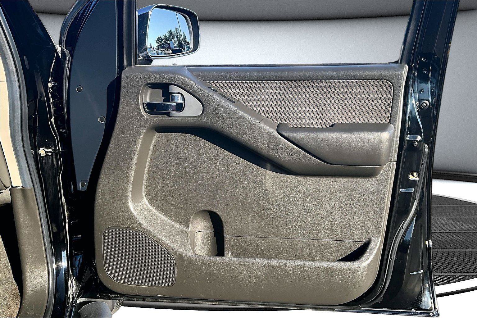 Used 2005 Nissan Frontier LE AWD/4WD image 25