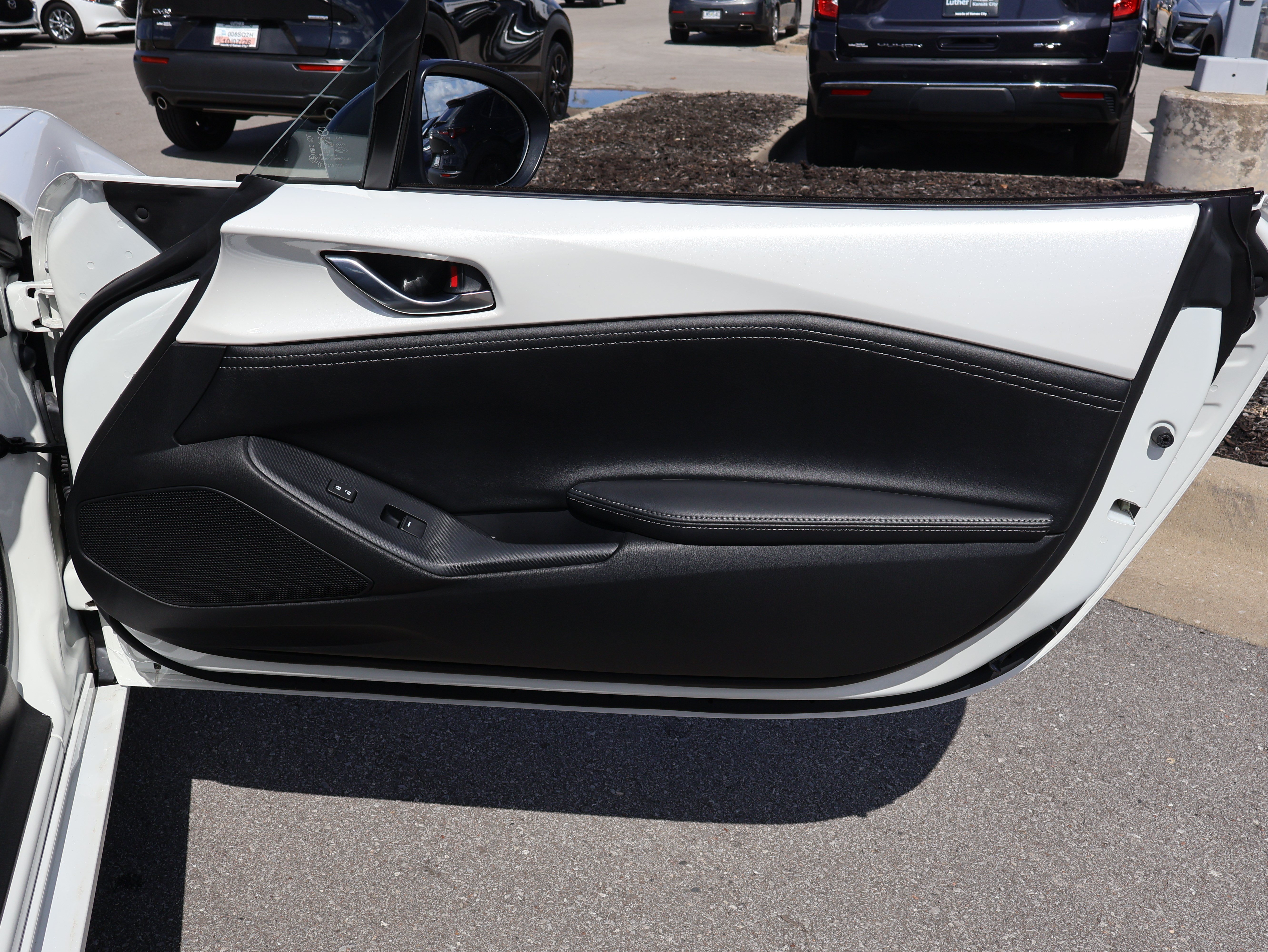 Certified 2025 MAZDA MX-5 Miata Club RWD image 10