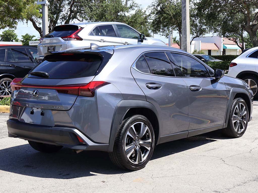 Used 2019 Lexus UX 200 image 9