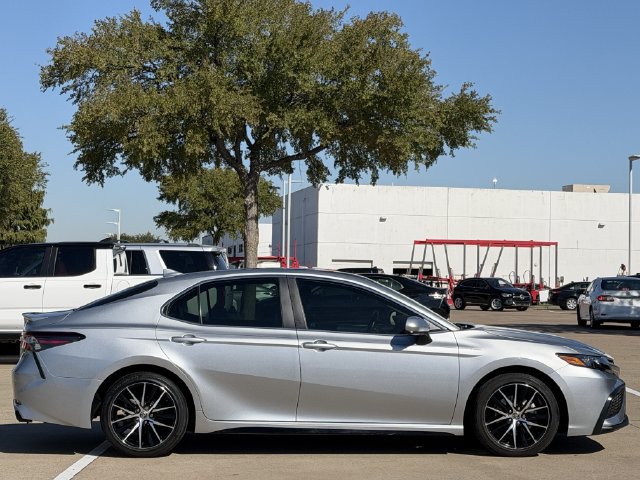 Used 2021 Toyota Camry SE FWD image 3