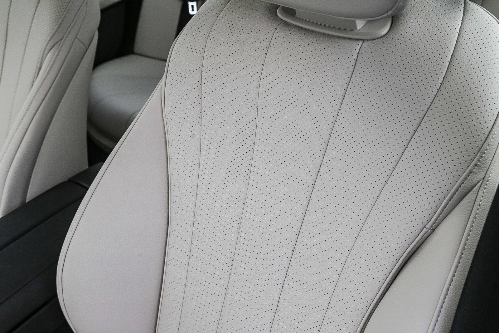 New 2024 Mercedes-Benz E 350 4MATIC Sedan image 22