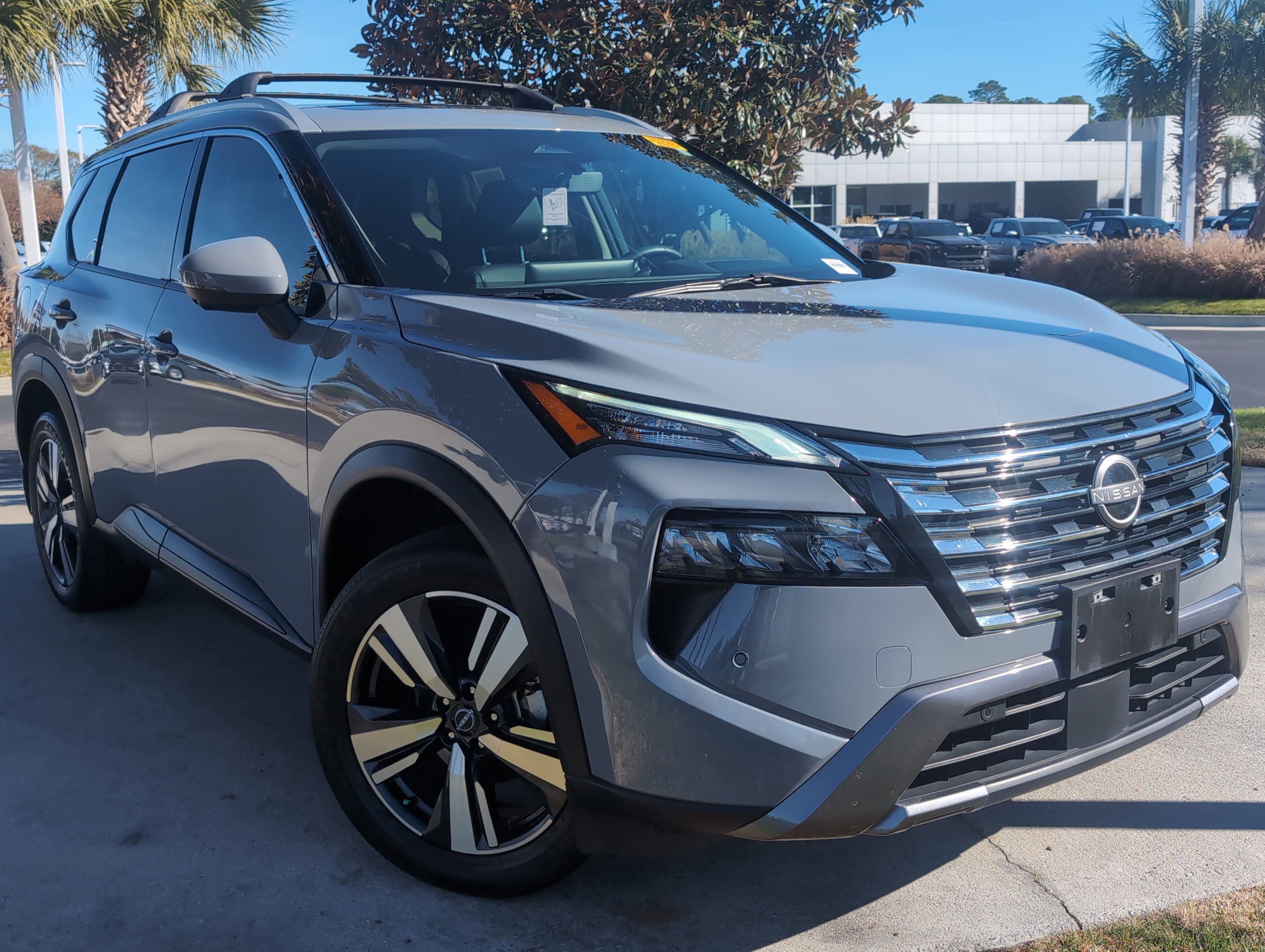 Used 2024 Nissan Rogue SL w/ SL Premium Package image 2