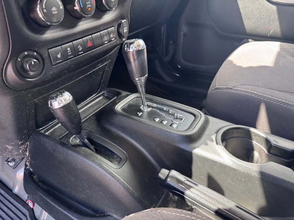Used 2017 Jeep Wrangler Unlimited Sahara w/ Connectivity Group image 20