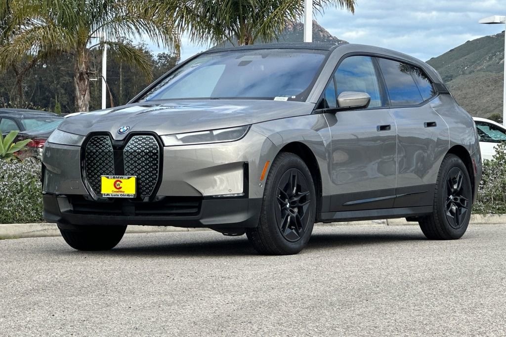 Used 2023 BMW iX xDrive50 w/ Premium Package image 7