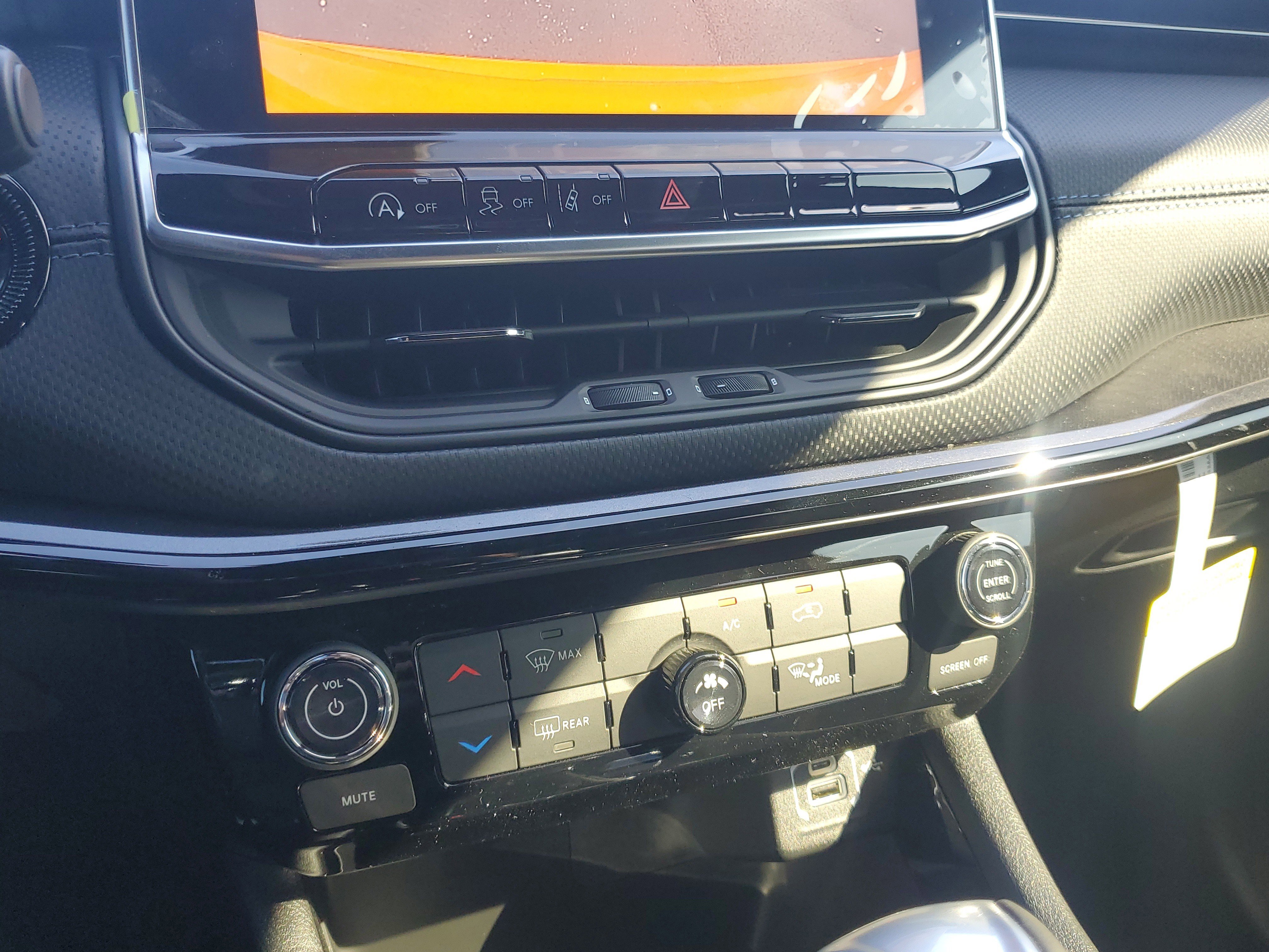 New 2026 Jeep Compass Latitude image 17