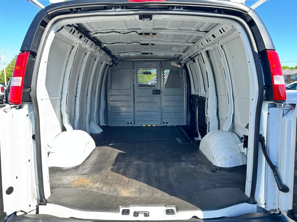 Used 2023 GMC Savana 2500 w/ Driver Convenience Package RWD image 16