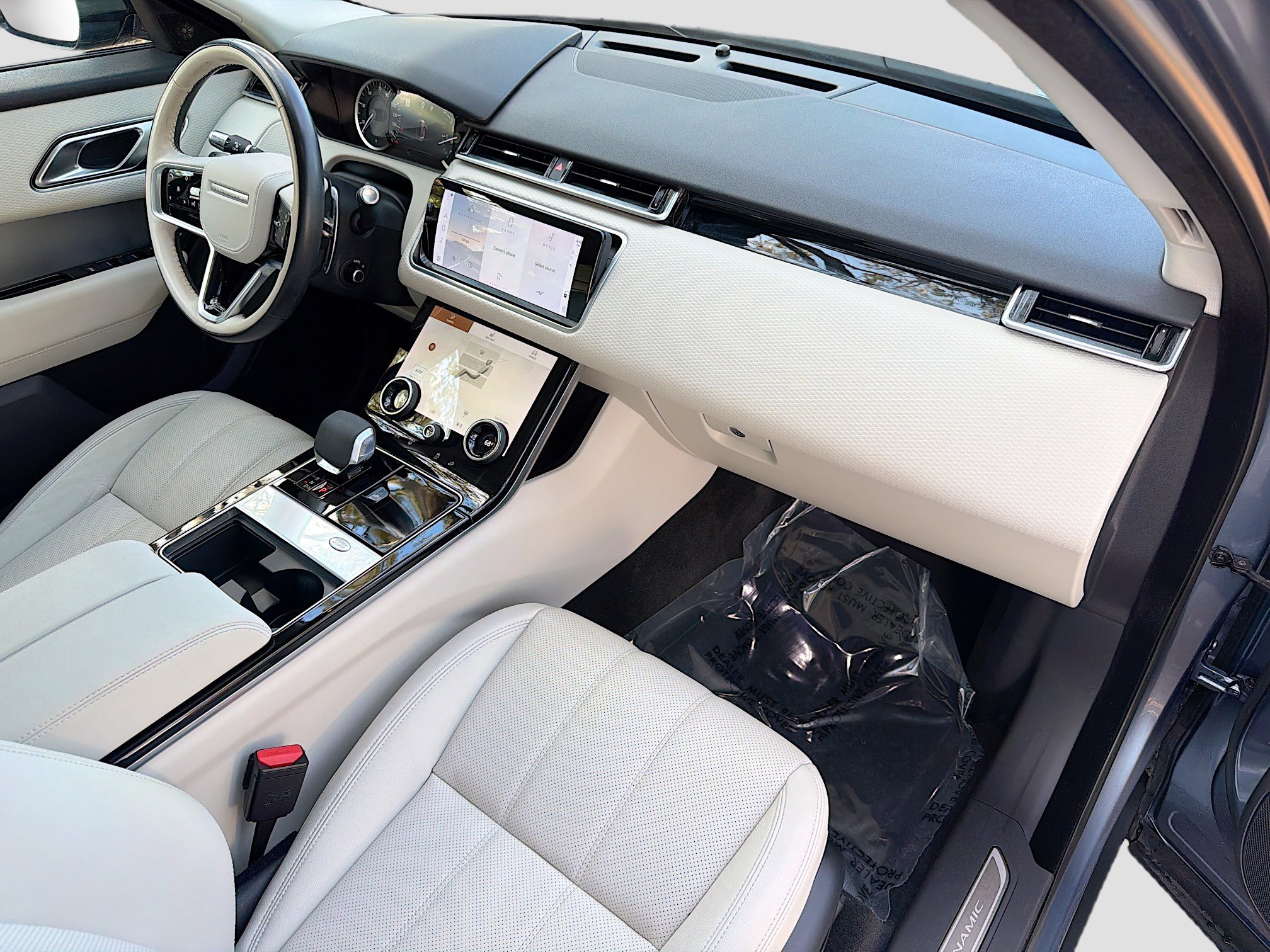 Used 2022 Land Rover Range Rover Velar R-Dynamic S image 14