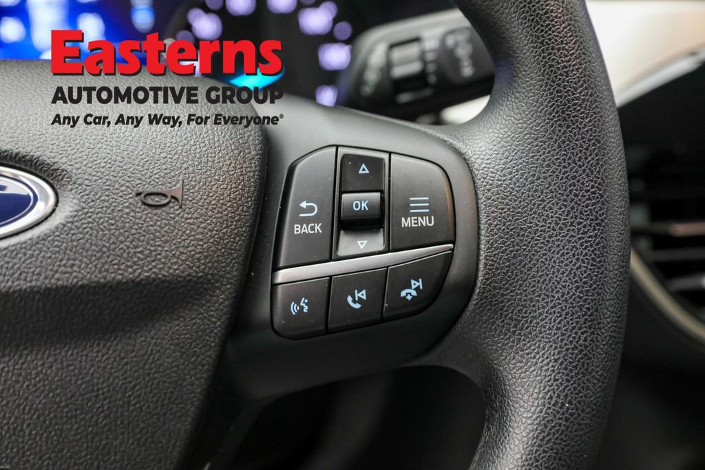 Used 2022 Ford Escape SE image 16