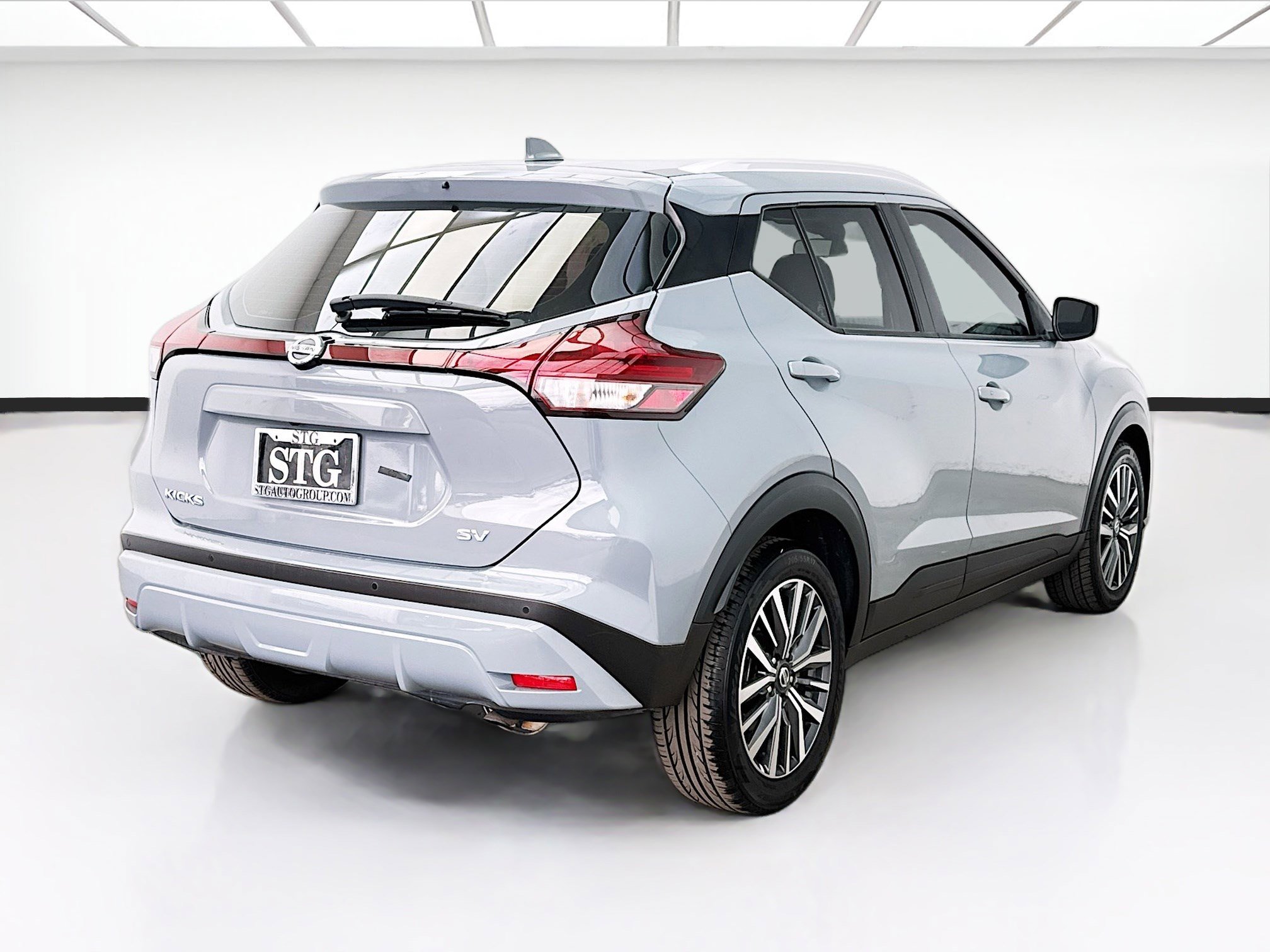 Used 2021 Nissan Kicks SV FWD image 4