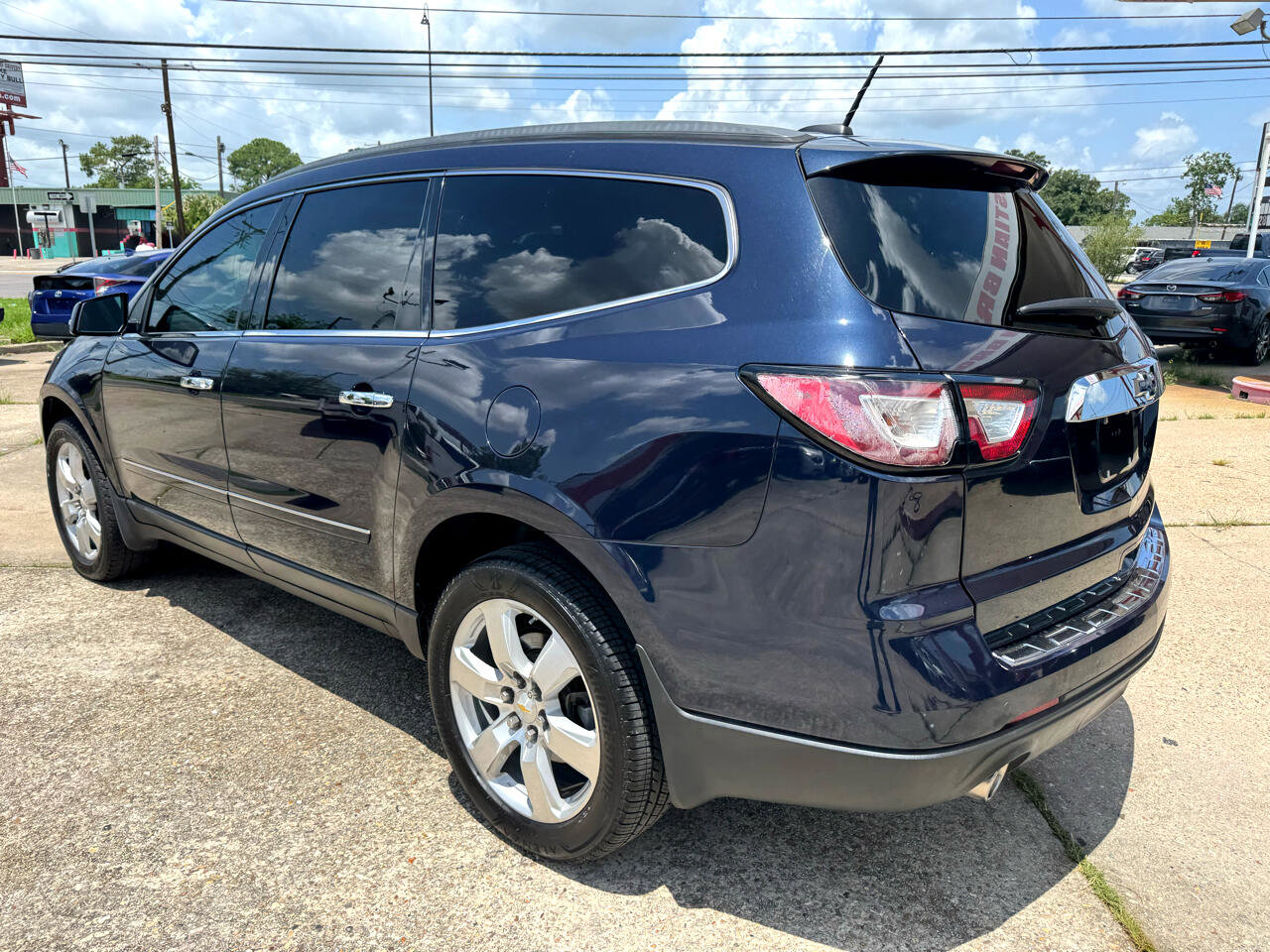 Used 2016 Chevrolet Traverse LTZ image 2