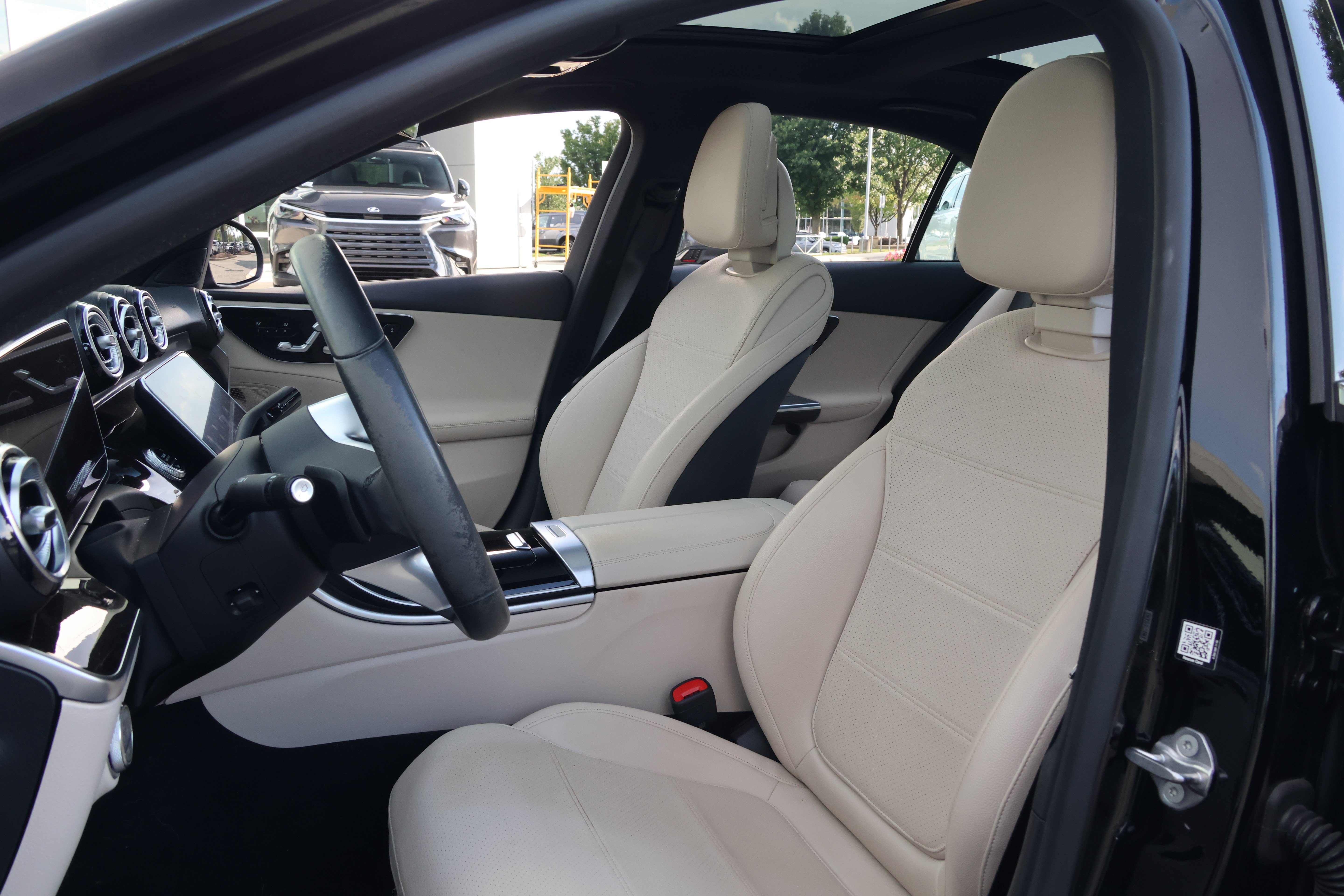 Used 2023 Mercedes-Benz C 300 Sedan image 29