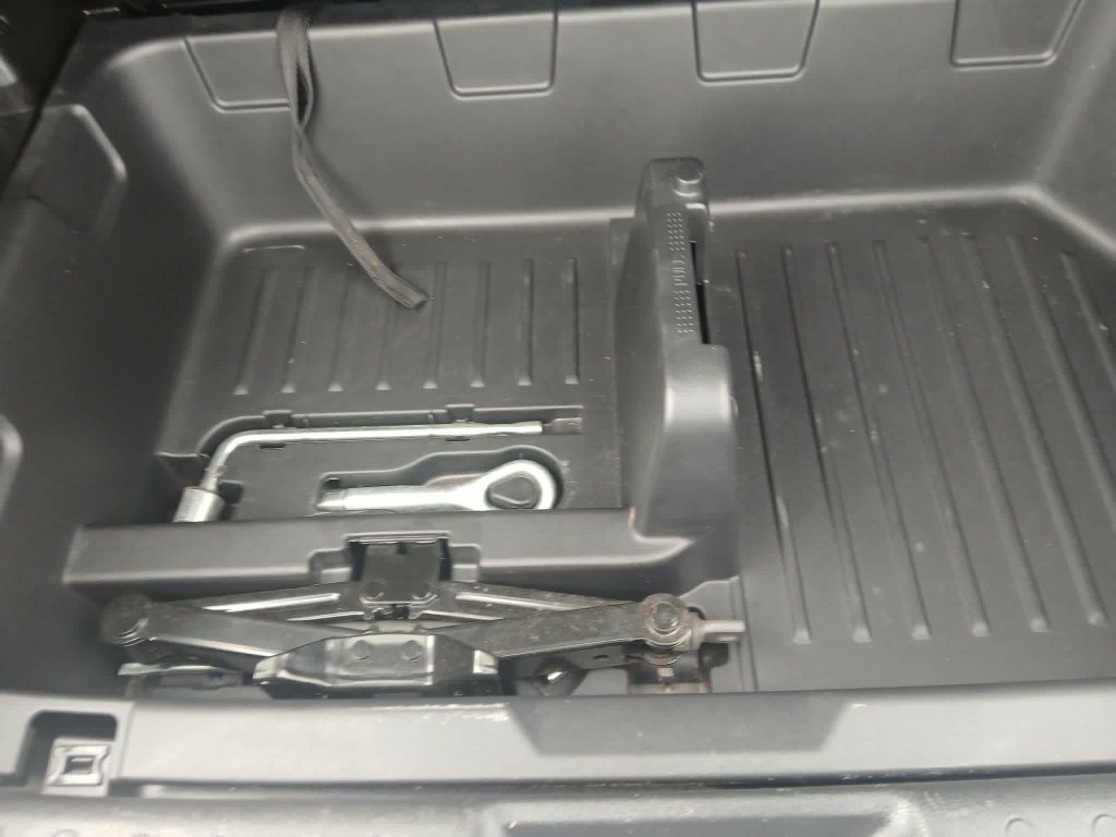 Used 2015 Nissan Juke SL FWD image 18