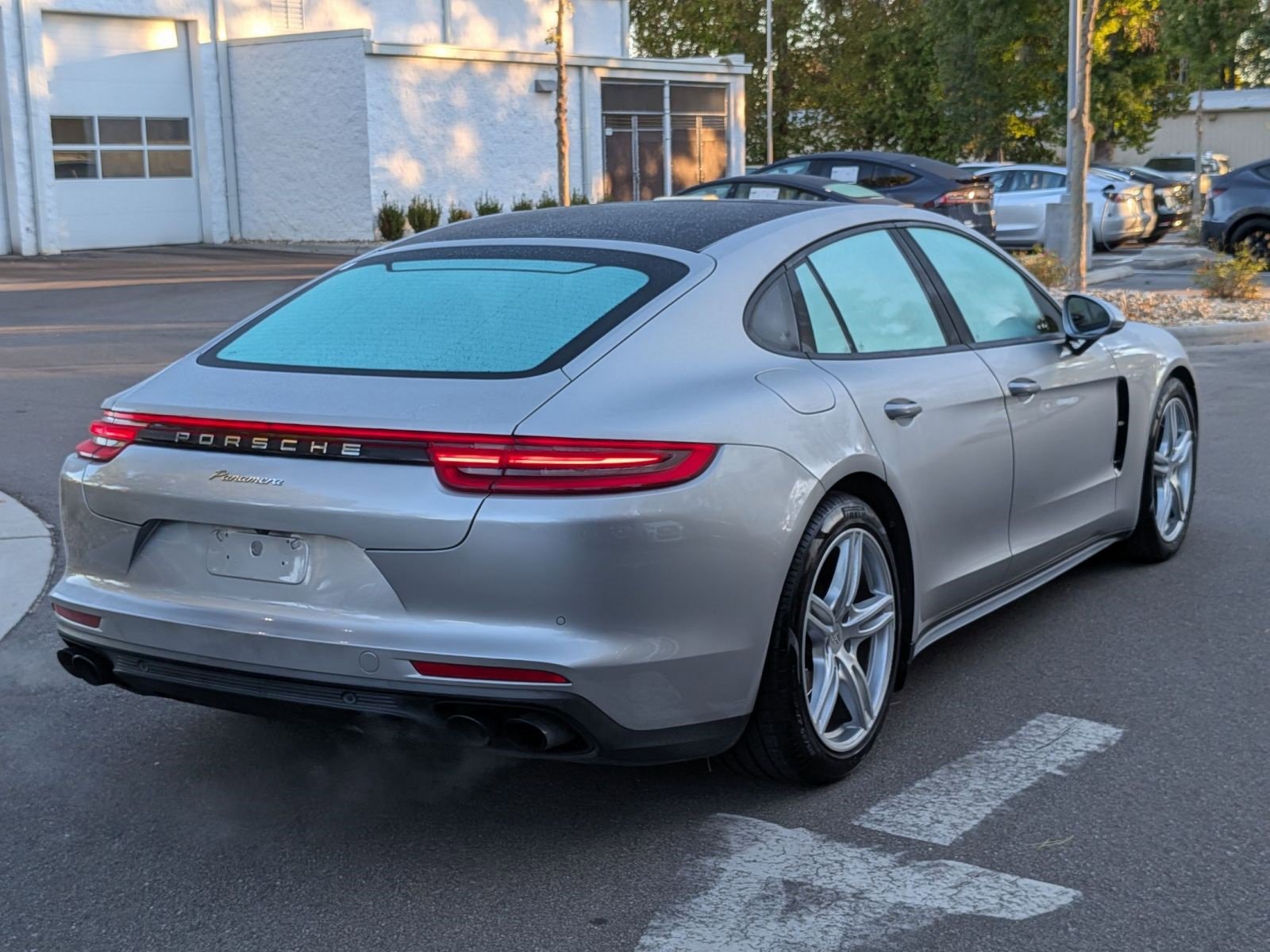 Used 2018 Porsche Panamera image 3