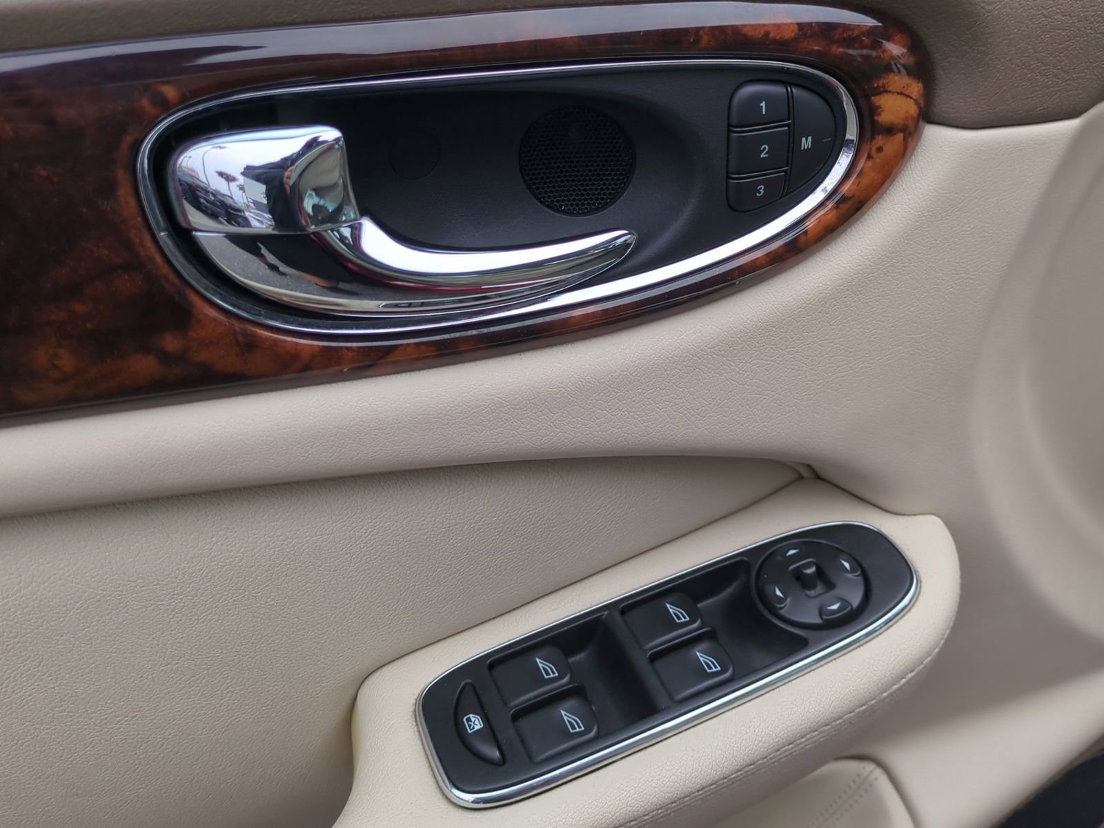 Used 2004 Jaguar XJ8 RWD image 12