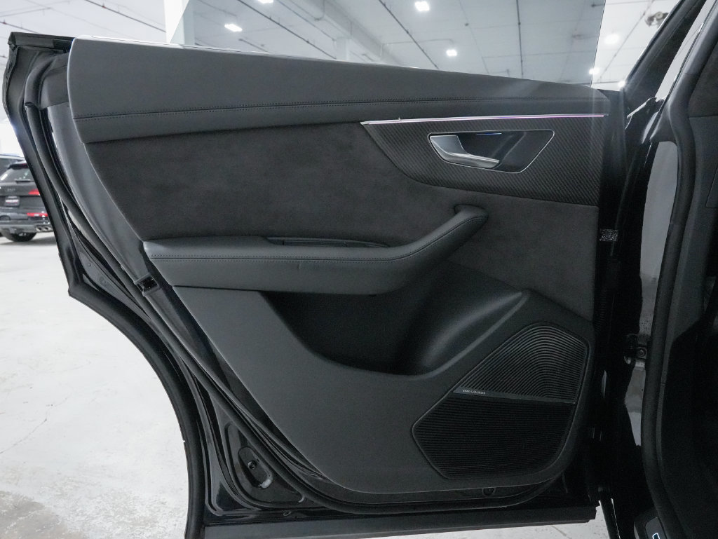 Used 2021 Audi RS Q8 AWD/4WD image 35