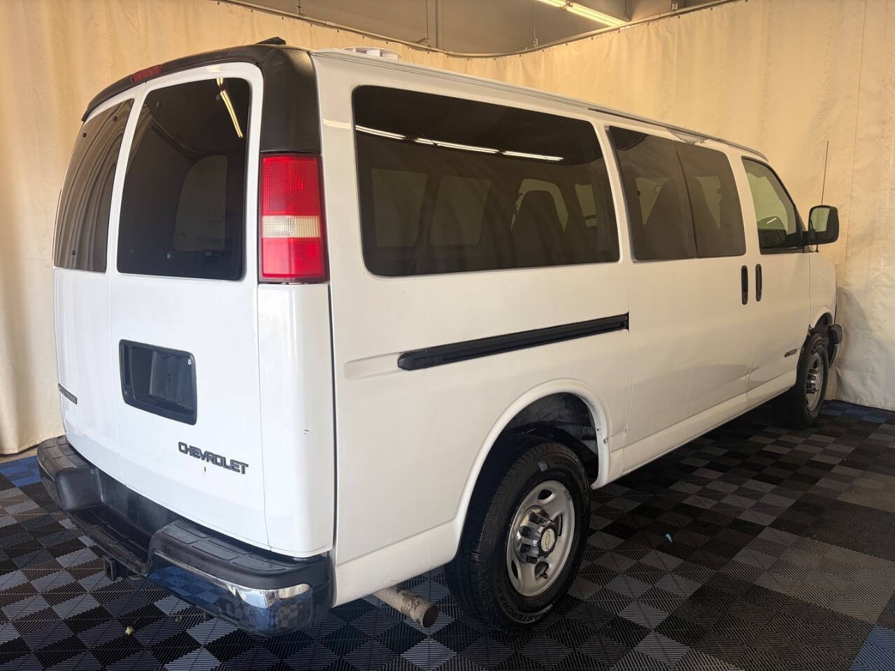 Used 2006 Chevrolet Express 2500 Passenger w/ LT Preferred Equipment Group RWD image 6