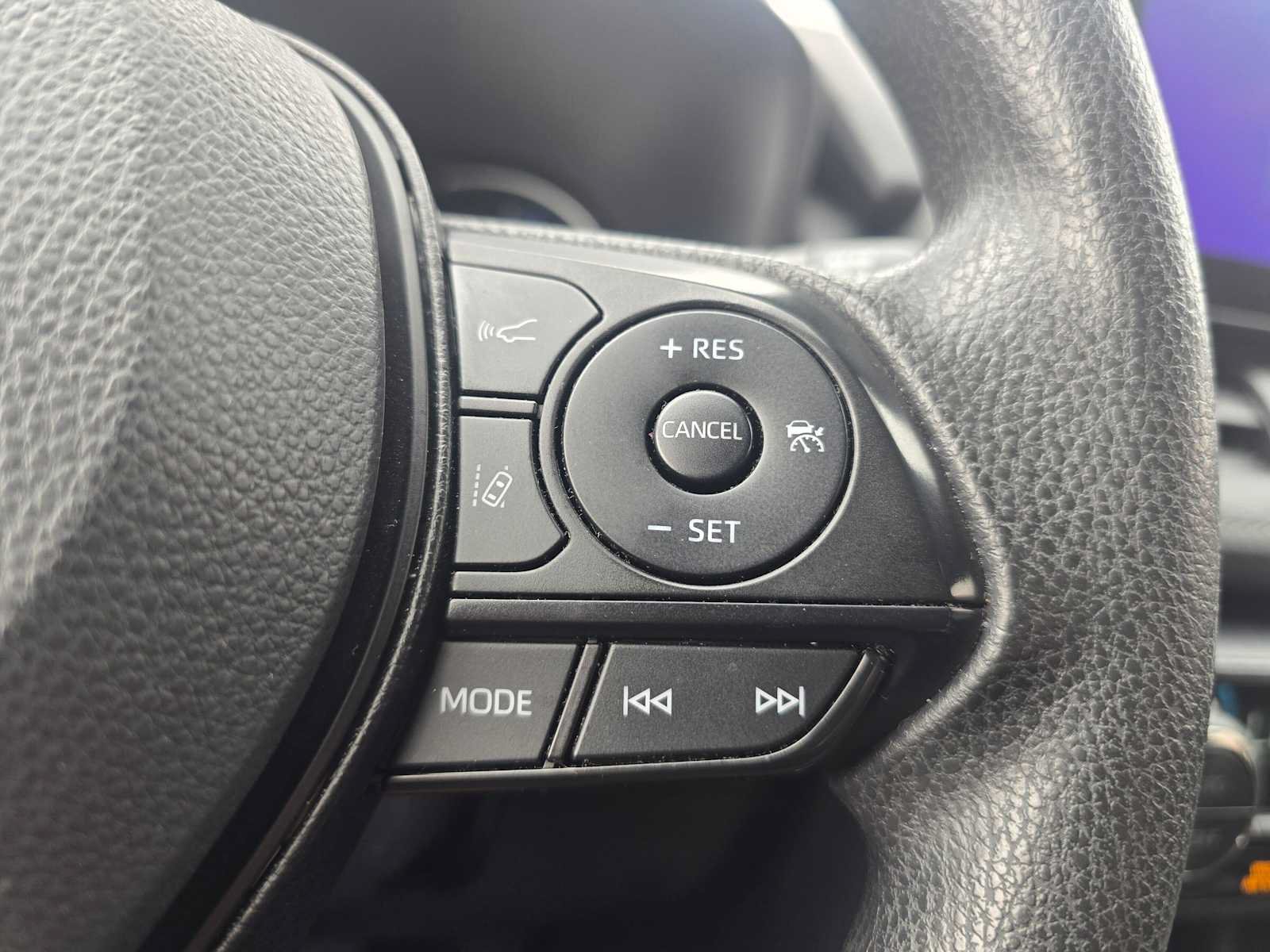 Used 2024 Toyota RAV4 XLE AWD/4WD image 32