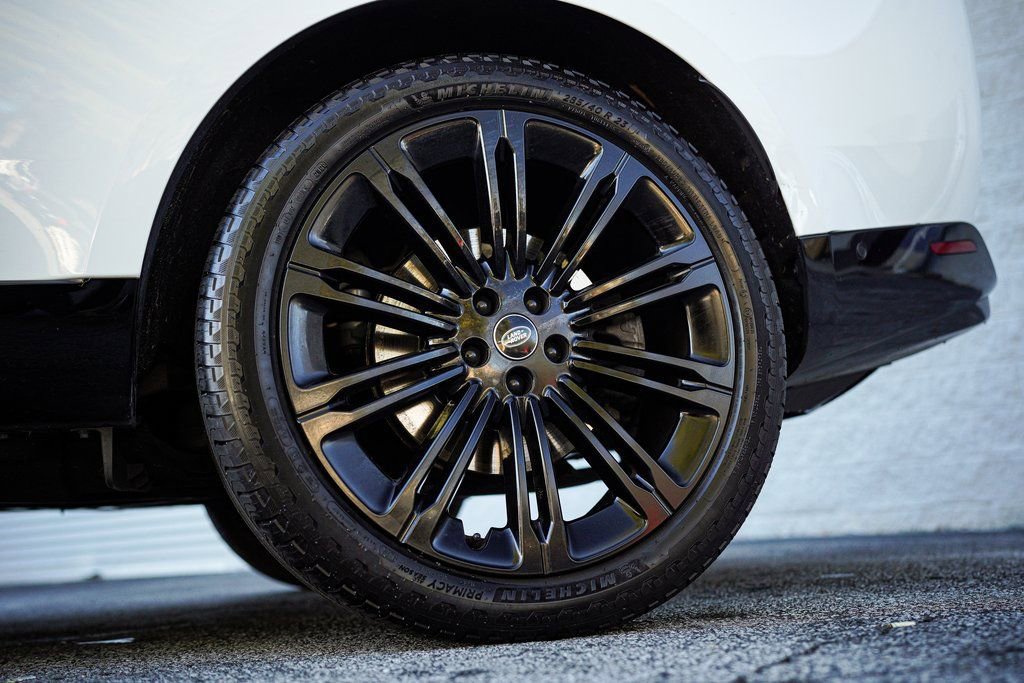 Used 2022 Land Rover Range Rover SE image 19