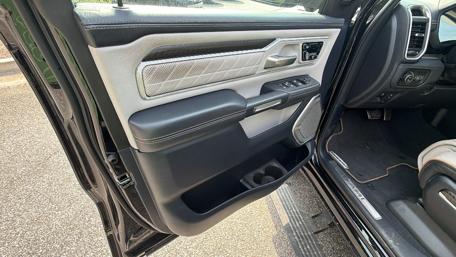 Used 2025 RAM 1500 Tungsten AWD/4WD image 14