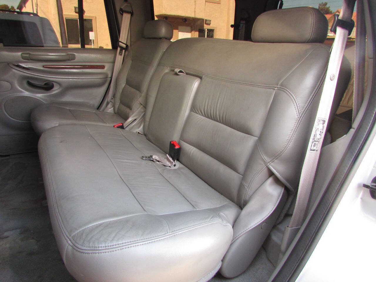 Used 2000 Lincoln Navigator 4WD image 21