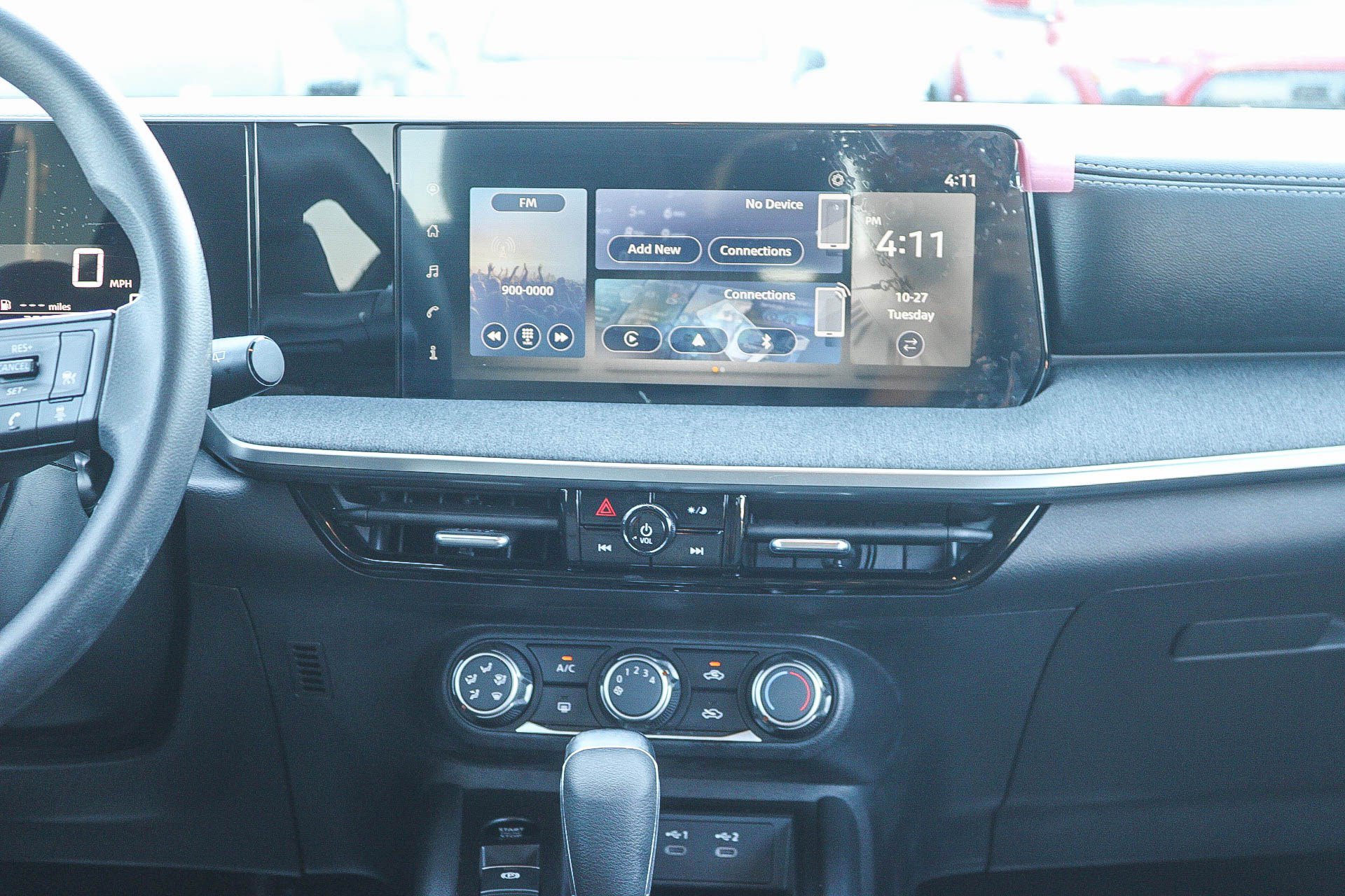 Used 2025 Nissan Kicks SV w/ Charging Package FWD image 14