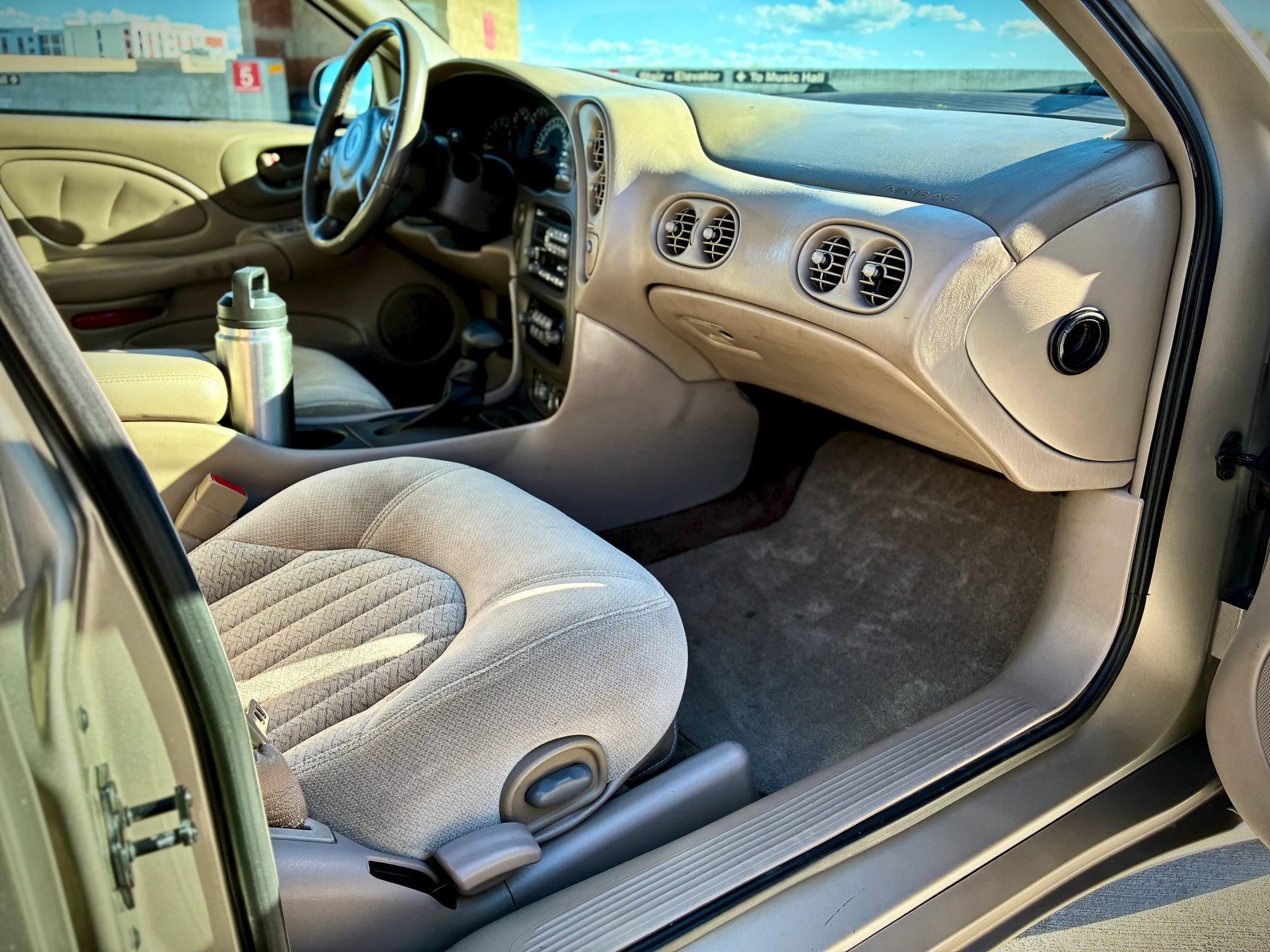 Used 2003 Pontiac Bonneville SLE FWD image 42