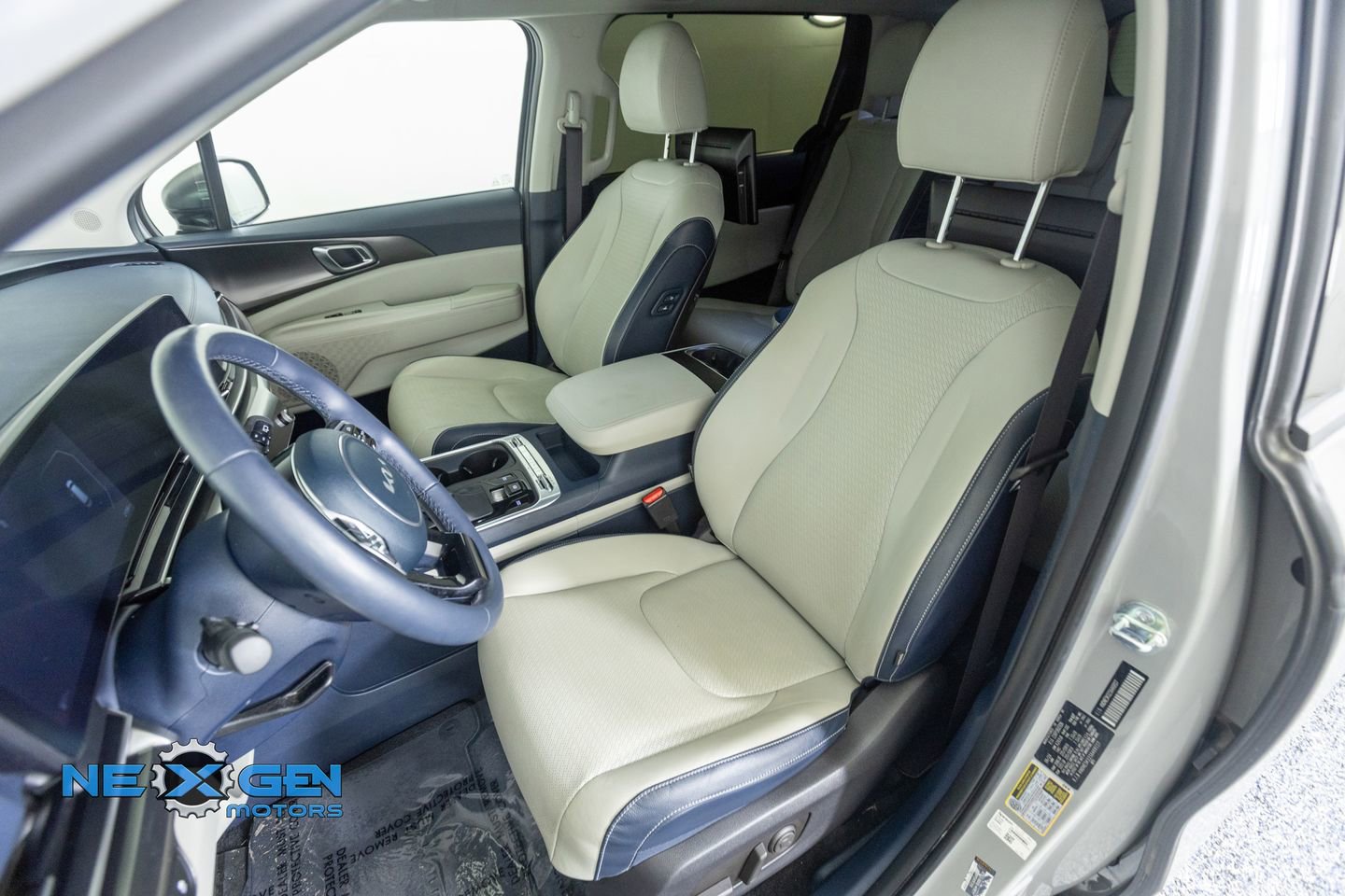 Used 2025 Kia Carnival SX Prestige FWD image 23