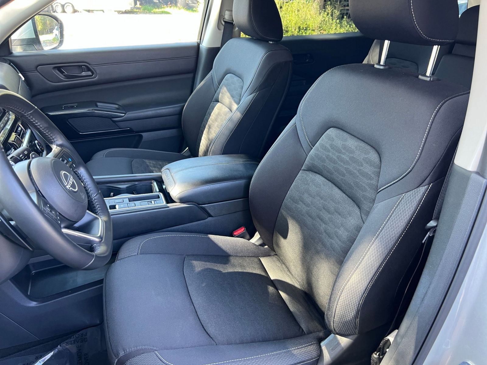 Used 2025 Nissan Pathfinder SV image 30