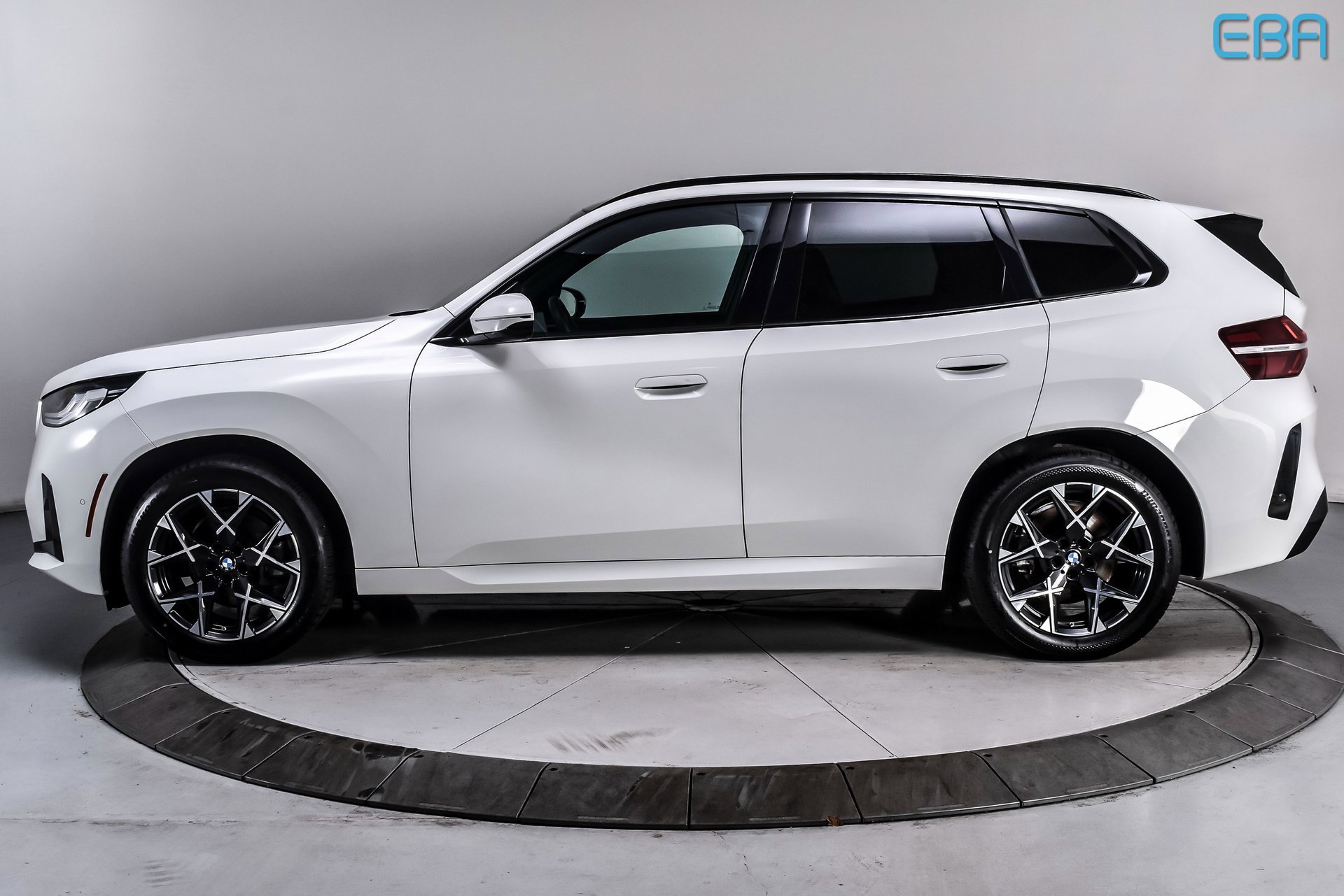 Used 2025 BMW X3 xDrive30i w/ M Sport Package image 3