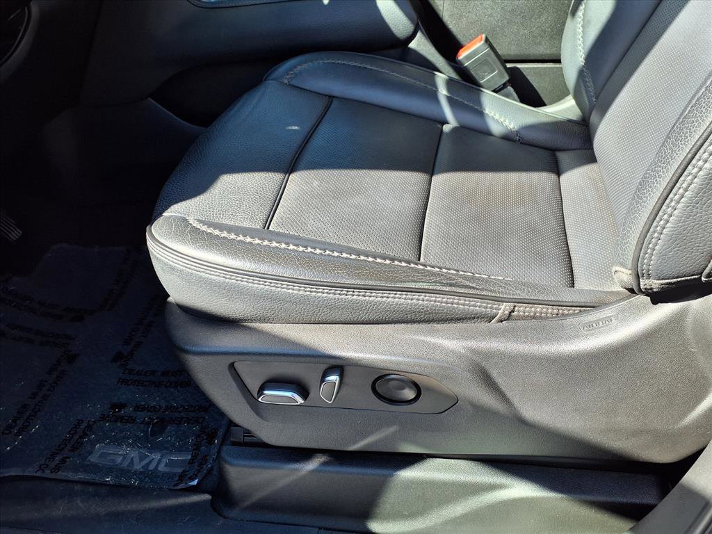 Used 2022 GMC Yukon XL Denali w/ Denali Premium Package image 28