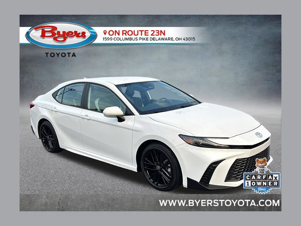 Used 2025 Toyota Camry SE FWD image 1