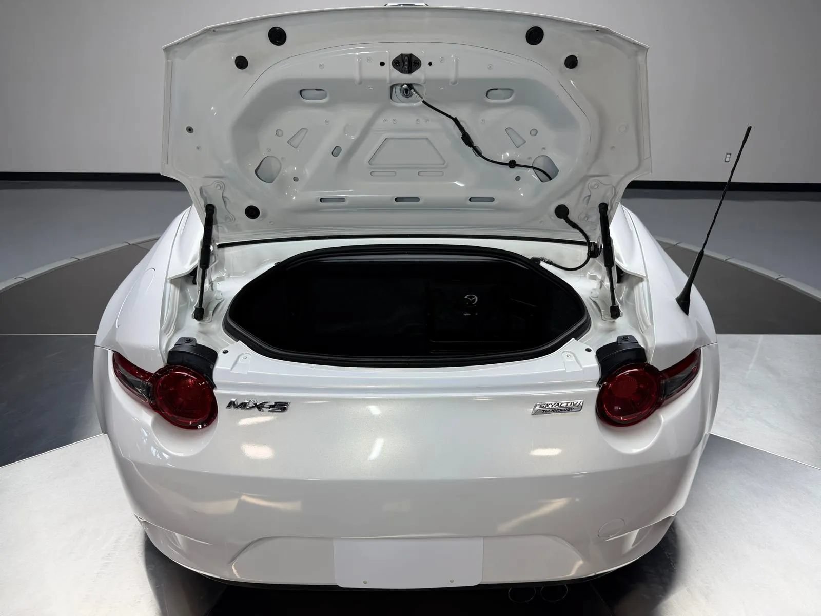 Used 2017 MAZDA MX-5 Miata RF Grand Touring RWD image 14