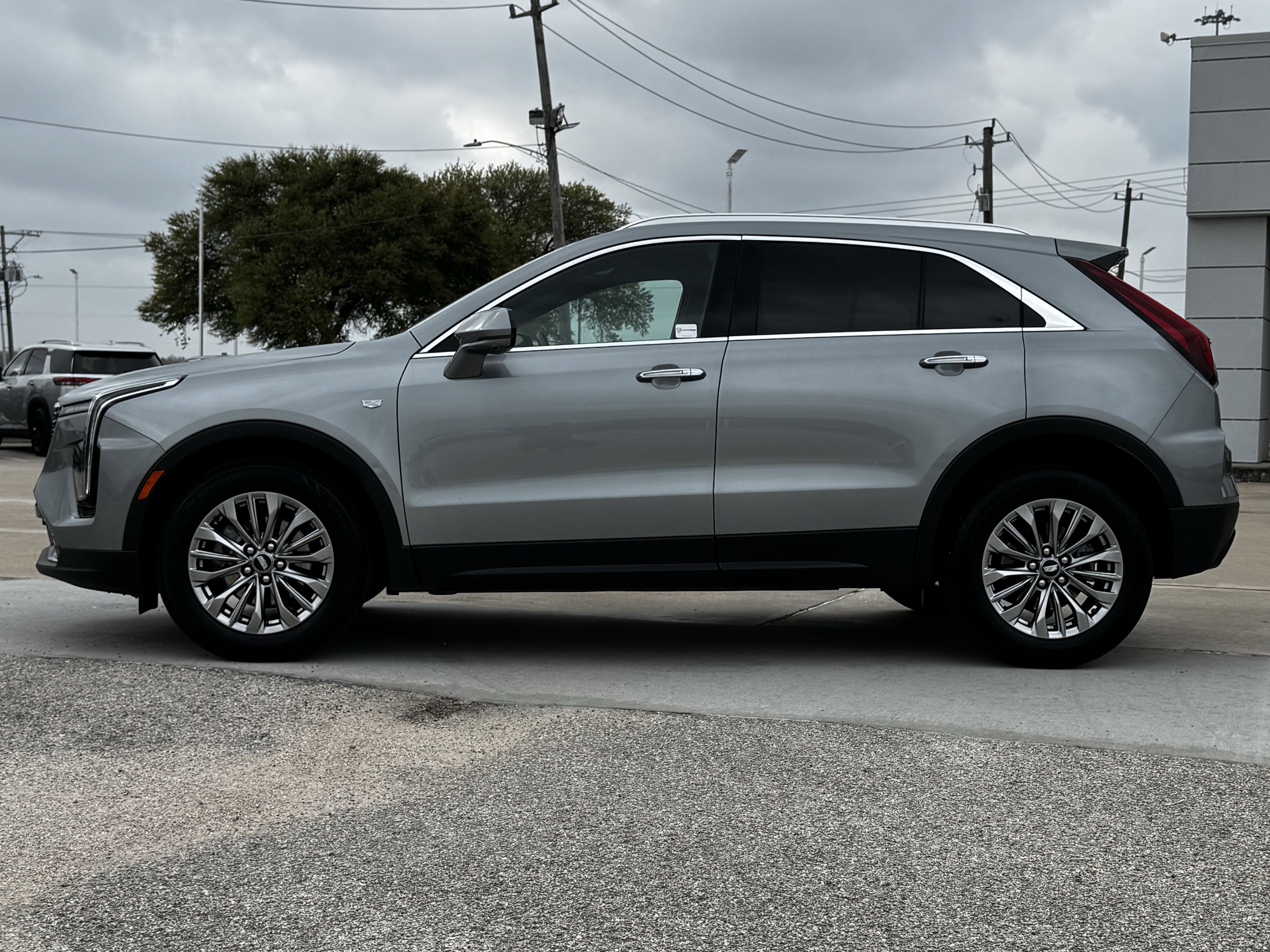 Used 2025 Cadillac XT4 Premium Luxury image 7