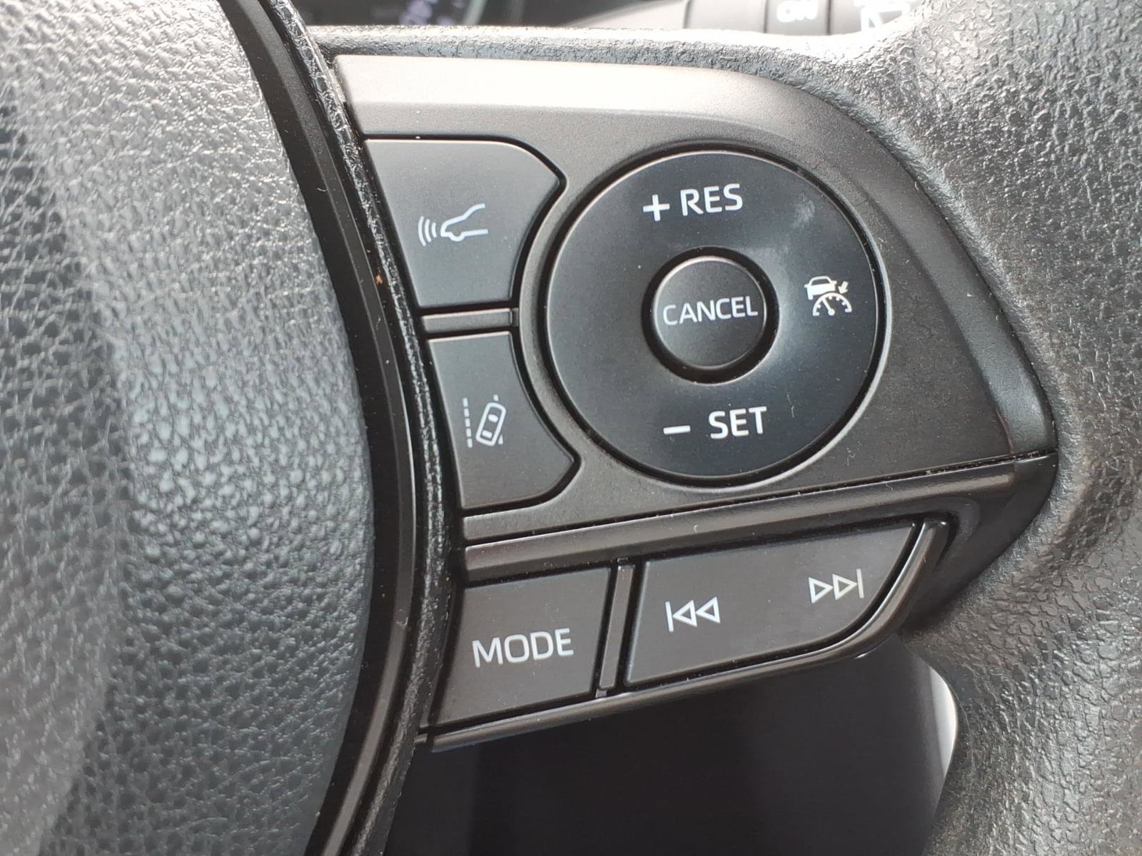 Used 2022 Toyota RAV4 XLE w/ Convenience Package FWD image 22
