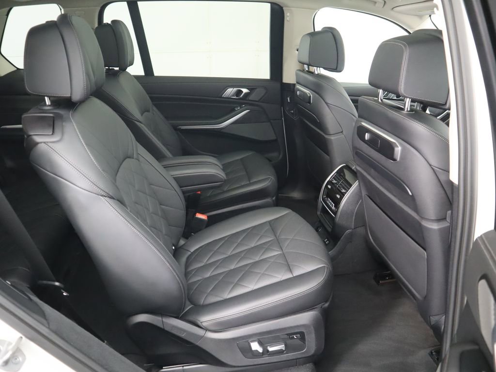 Used 2023 BMW X7 xDrive40i w/ Premium Package image 23