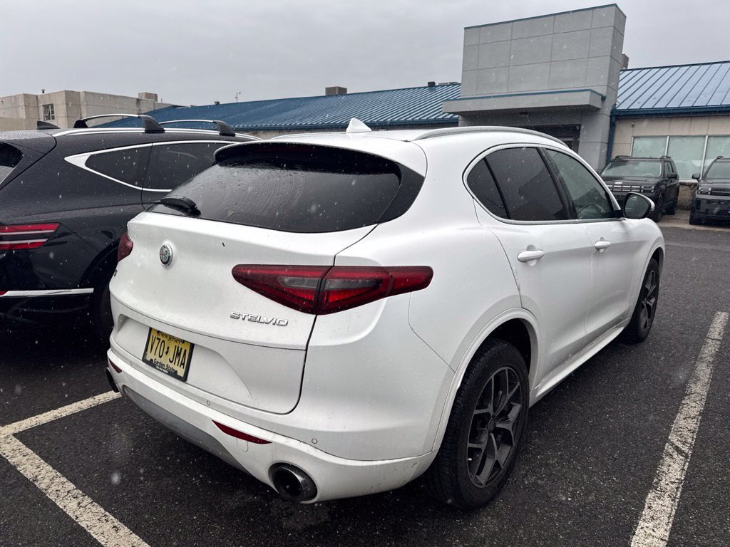 Used 2020 Alfa Romeo Stelvio Ti AWD/4WD image 4
