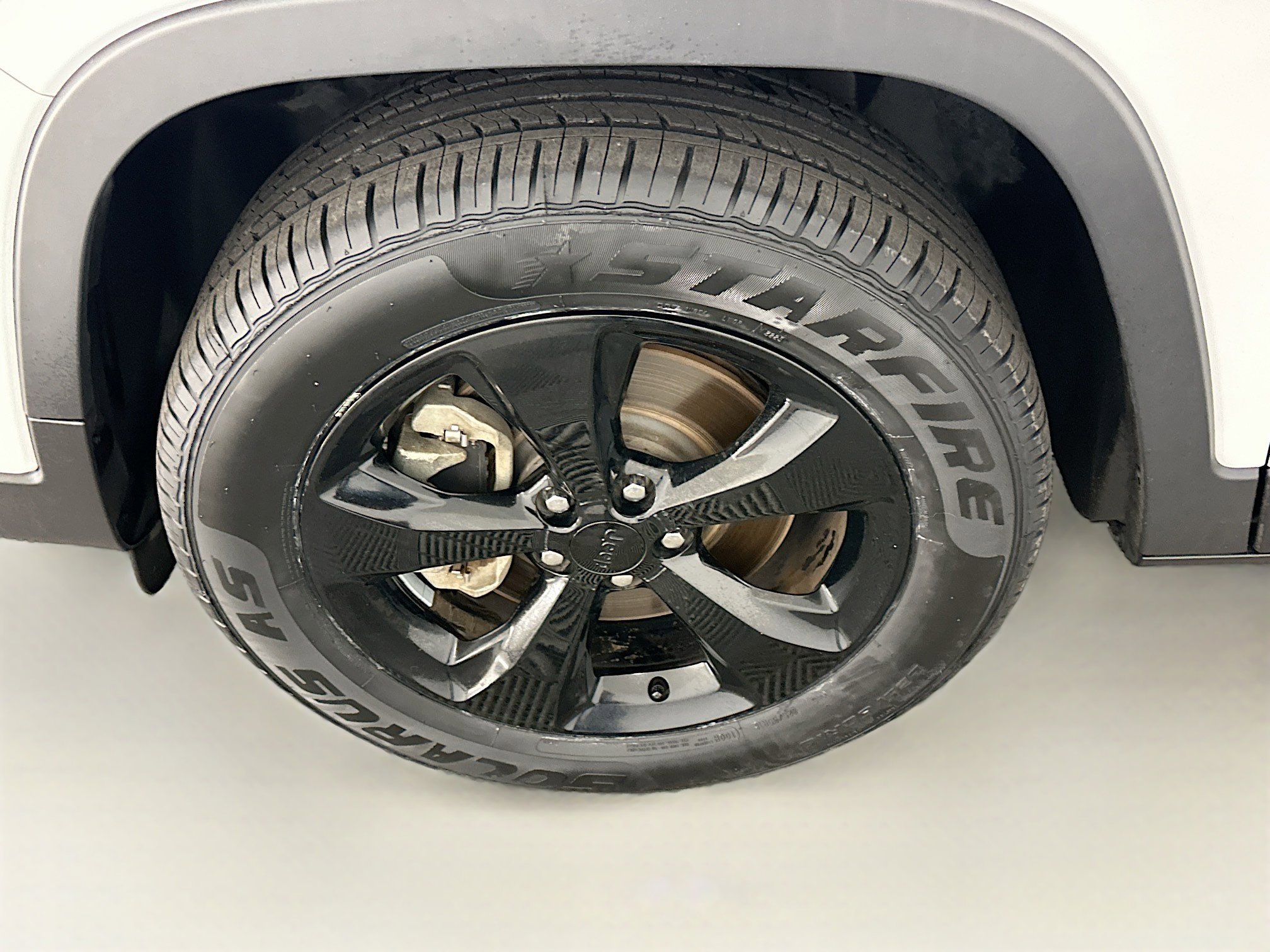 Used 2023 Jeep Cherokee Altitude Lux image 11