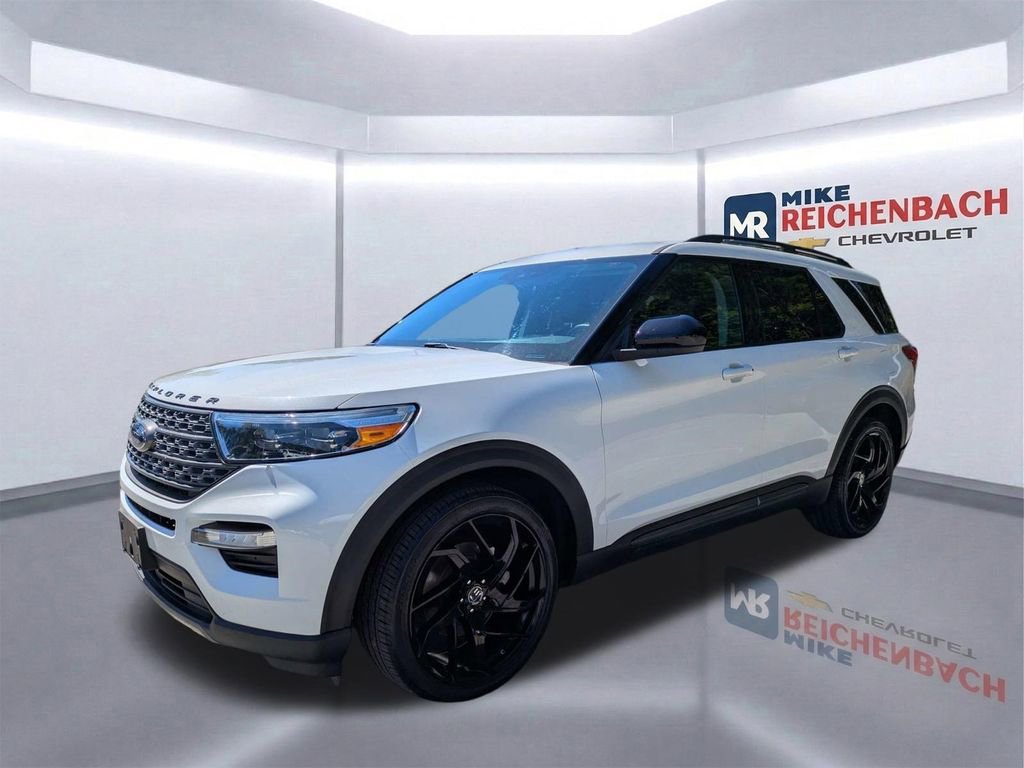 Used 2024 Ford Explorer XLT w/ Equipment Group 202A RWD image 8