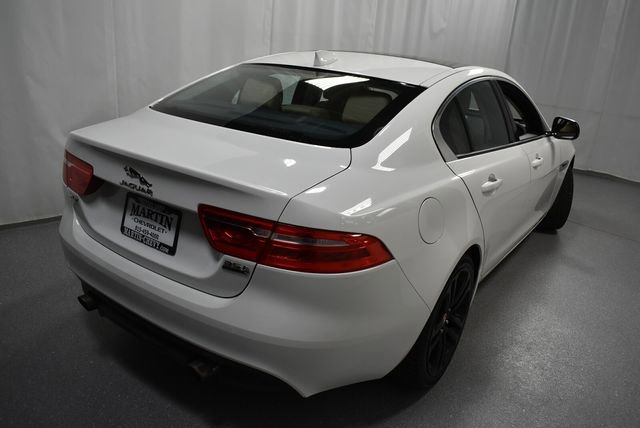 Used 2017 Jaguar XE Premium AWD/4WD image 5