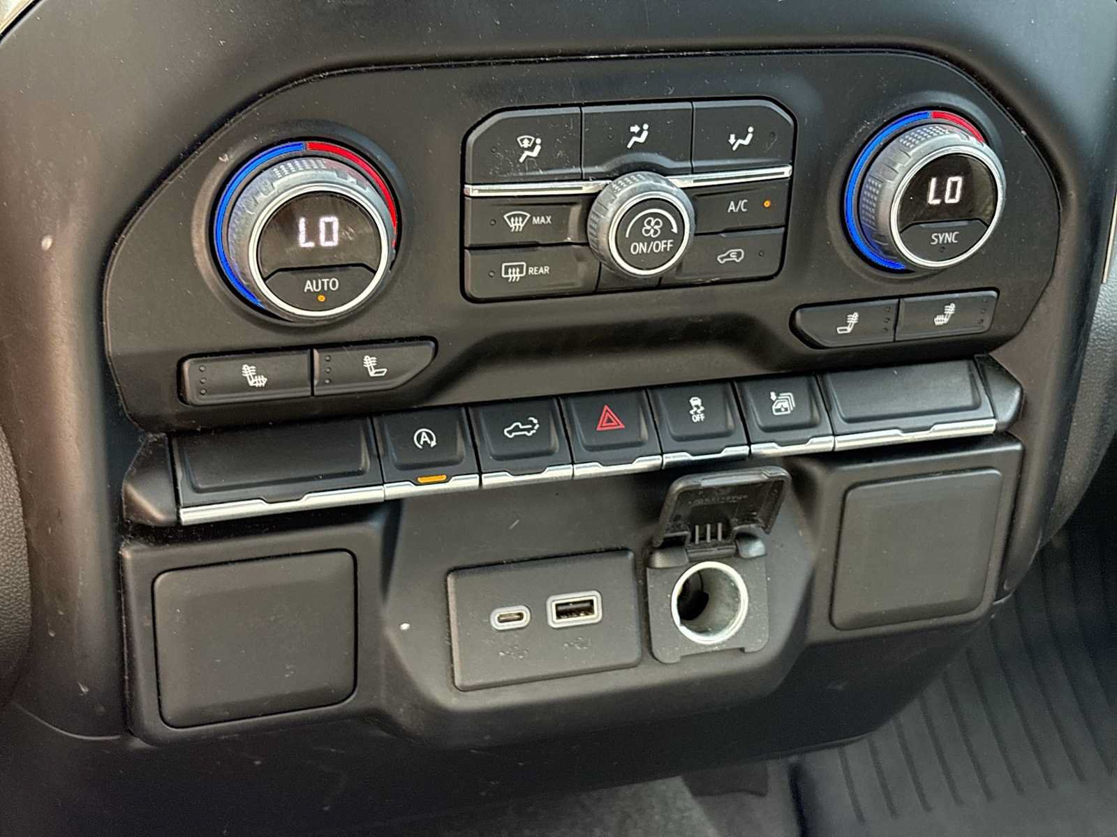 Used 2021 Chevrolet Silverado 1500 LT AWD/4WD image 17