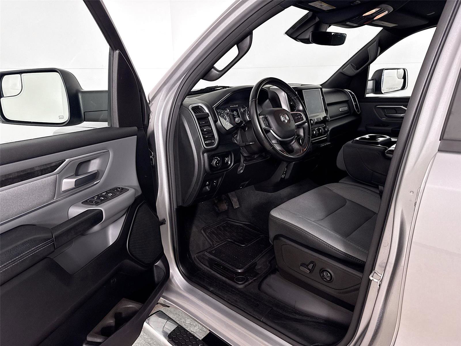 Used 2021 RAM 1500 Big Horn AWD/4WD image 3
