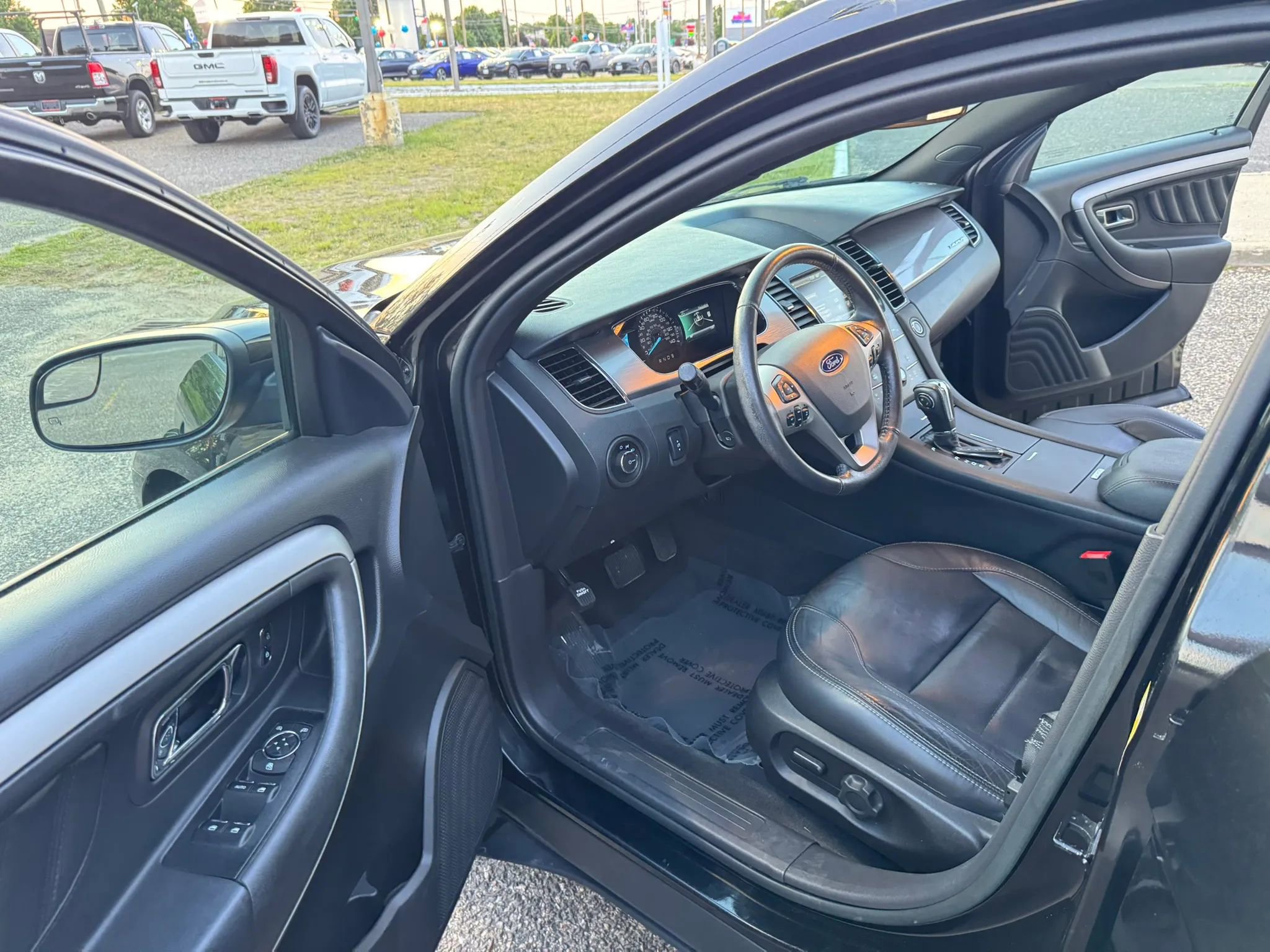 Used 2015 Ford Taurus SEL w/ Equipment Group 201A AWD/4WD image 10