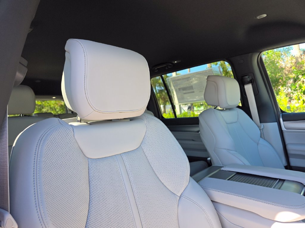 New 2027 Jeep Grand Wagoneer 4WD image 16