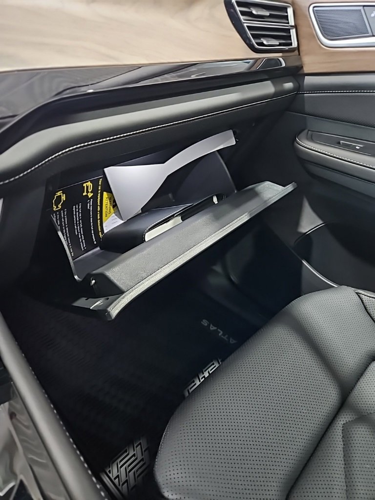 New 2026 Volkswagen Atlas SE image 31