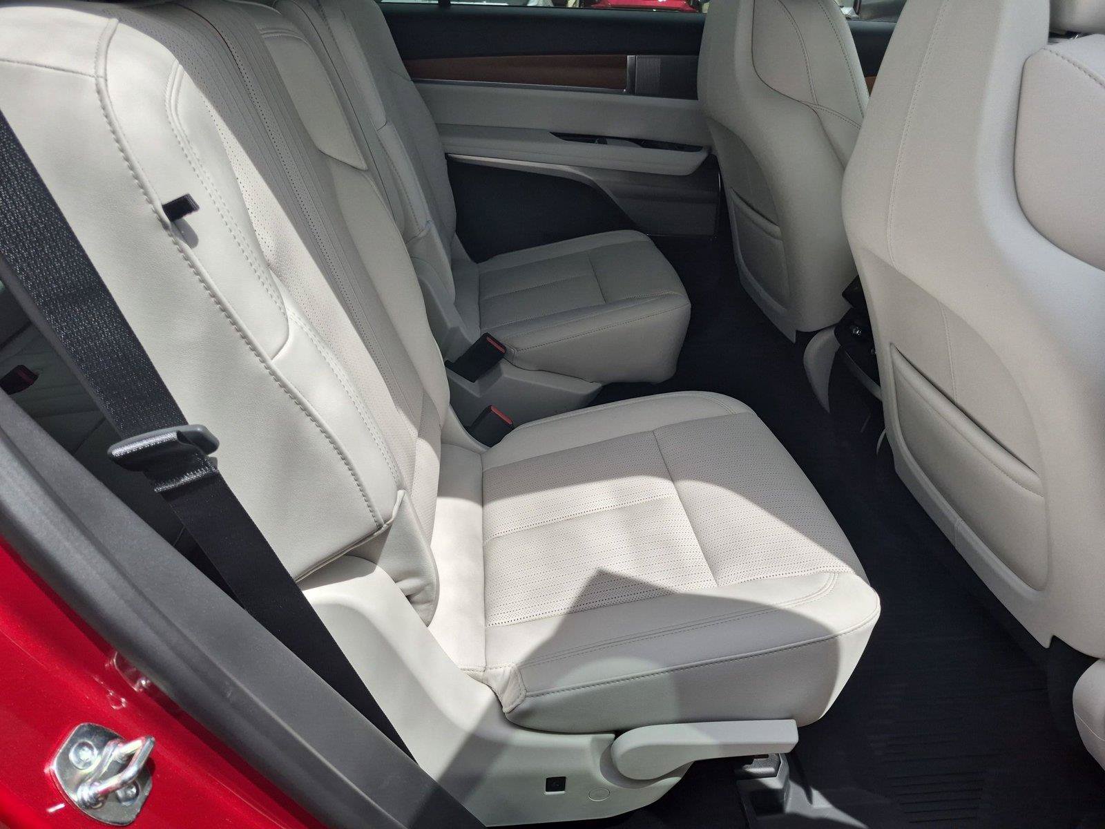 New 2027 Cadillac Vistiq Sport w/ LPO, Floor Liner Package AWD/4WD image 29