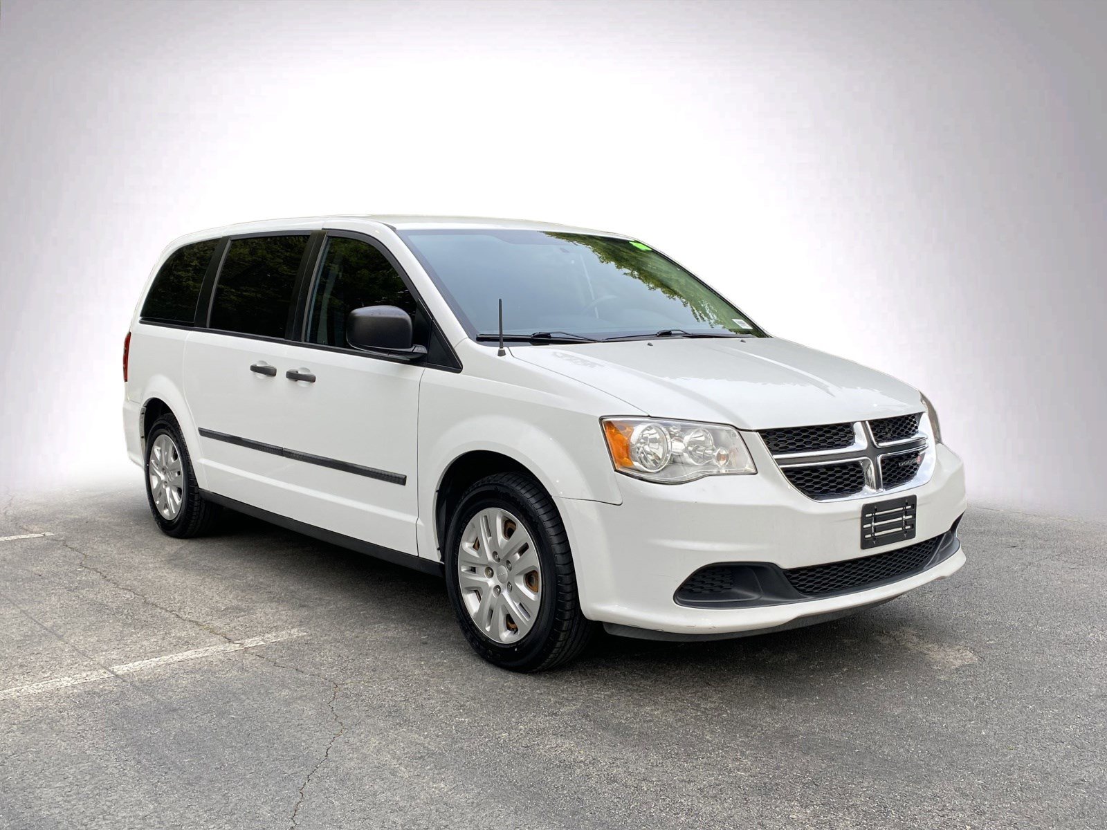 Used 2016 Dodge Grand Caravan American Value Package w/ UConnect Hands-Free Group image 2