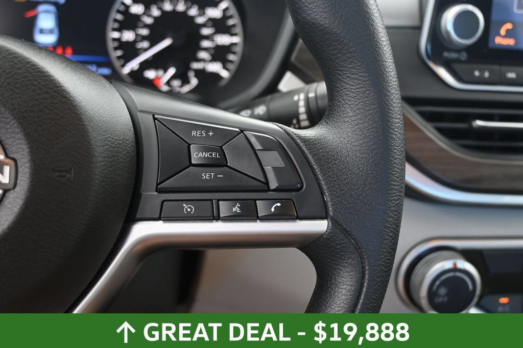 Used 2025 Nissan Altima 2.5 SV FWD image 32