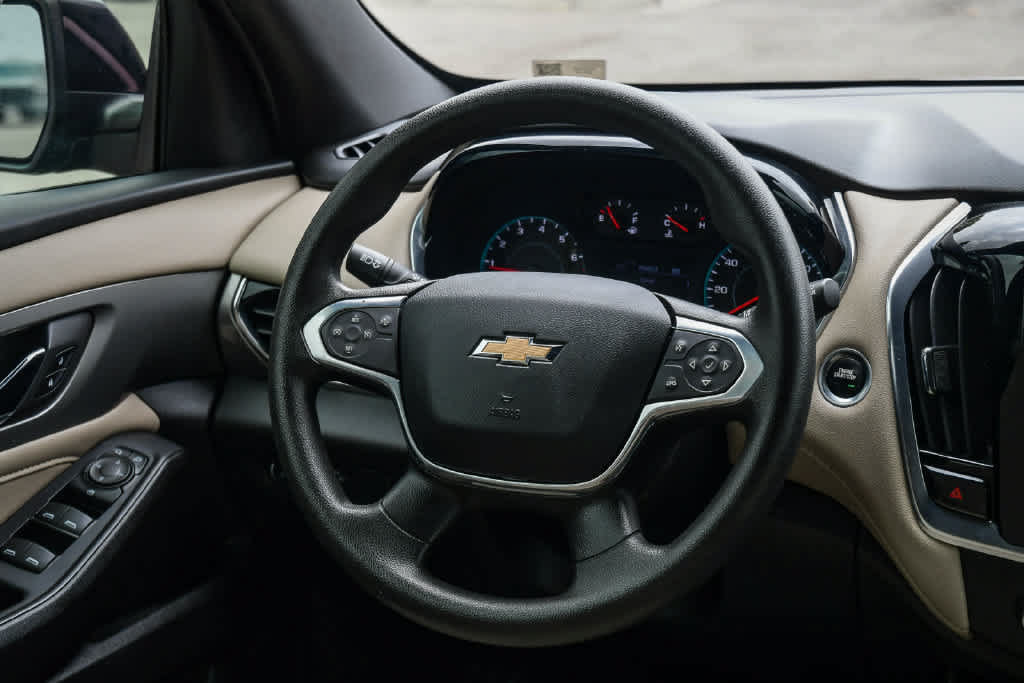 Used 2022 Chevrolet Traverse LS FWD image 12